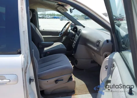 2001 Dodge Grand Caravan Sport z USA, uszkodzony, nr VIN 2B4GP44331R262380